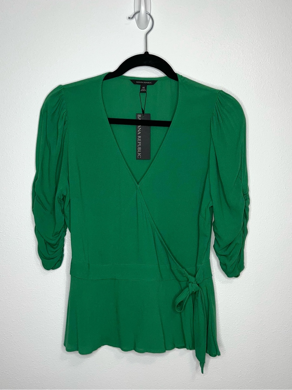 Banana Republic Wrap Top Green Blouse Viscose Stretch Size Women’s X-Small NWT